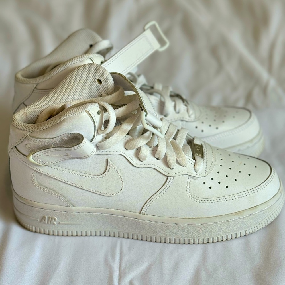 Nike AF1 Mids. Worn. Good condition. Size: 5.5Y